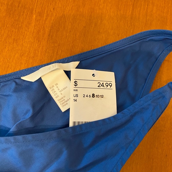 Cobalt blue zipper front ruffle trim crop top - Picture 3 of 4